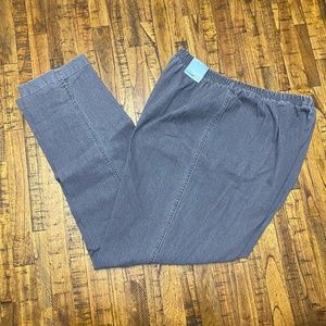NWT Avenue Plus Size Grey Denim Straight Jeans